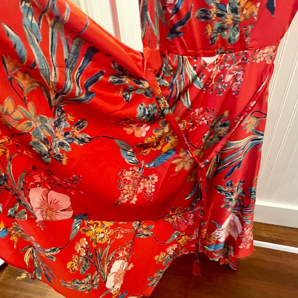 NWT - Lulu’s red floral high-low faux wrap dress - size large - Picture 6 of 13